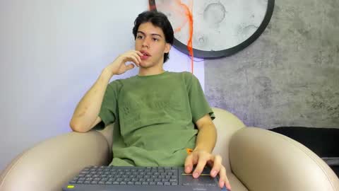 lucian_greyy online show from October 27, 1:02 pm