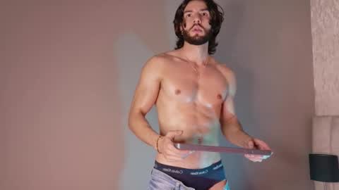 Luciano online show from October 3, 12:15 am