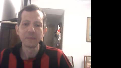 Snapshot of lucianoaxel chatting on January 5, 1:24 am Luciano online show from January 5, 1:24 am