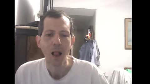 Snapshot of lucianoaxel chatting on December 17, 1:18 am Luciano online show from December 17, 1:18 am