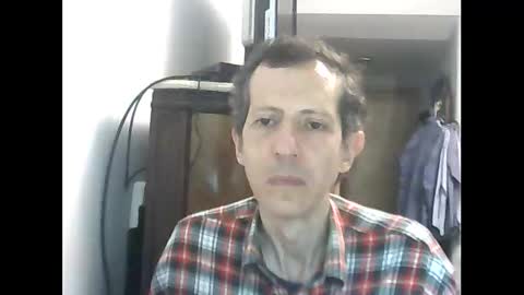 Snapshot of lucianoaxel chatting on December 6, 1:40 am Luciano online show from December 6, 1:40 am
