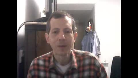 Snapshot of lucianoaxel chatting on December 16, 1:21 am Luciano online show from December 16, 1:21 am