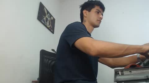 Snapshot of lucifferr_ chatting on February 21, 6:04 pm leonel online show from February 21, 6:04 pm