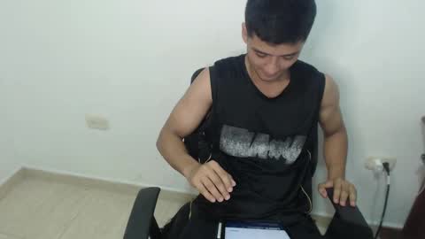 Snapshot of lucifferr_ chatting on February 27, 11:48 pm leonel online show from February 27, 11:48 pm