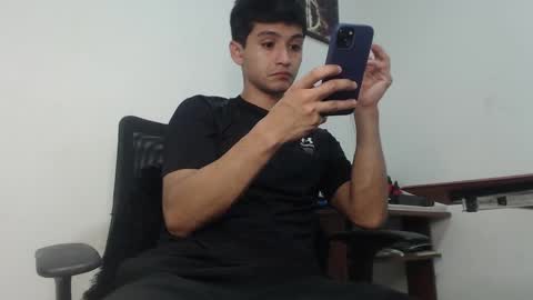 Snapshot of lucifferr_ chatting on February 20, 2:18 am leonel online show from February 20, 2:18 am