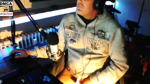 Snapshot of luckyfreak1 chatting on December 25, 4:12 am call me Stefan online show from December 25, 4:12 am