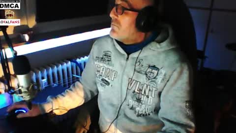 Snapshot of luckyfreak1 chatting on January 18, 4:31 pm call me Stefan online show from January 18, 4:31 pm