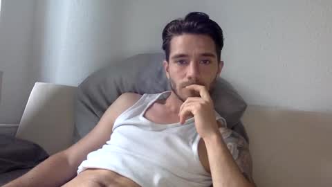 Snapshot of luisbadx chatting on December 24, 8:44 am Luis Badx online show from December 24, 8:44 am