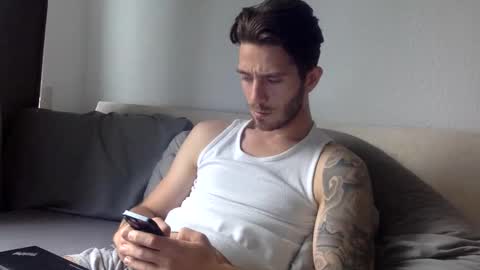 Snapshot of luisbadx chatting on December 28, 9:52 am Luis Badx online show from December 28, 9:52 am