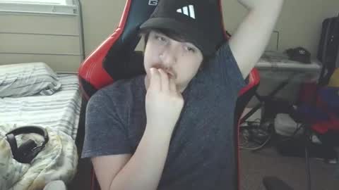 Luisdiaztube online show from May 13, 7:22 pm