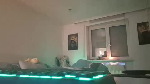 lukasschoetz online show from January 8, 8:58 pm