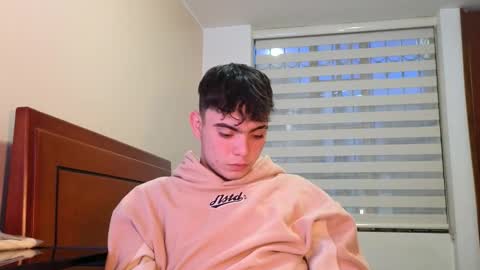 Snapshot of lukeboyce chatting on September 15, 11:06 pm lukeboyce online show from September 15, 11:06 pm