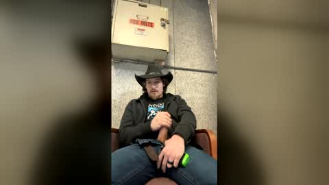 lukekibbe27 online show from February 21, 7:37 pm