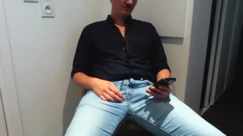 Snapshot of lust_fr chatting on September 18, 3:14 pm Lust Fr online show from September 18, 3:14 pm