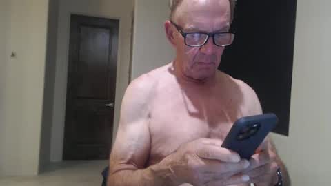 luv_missle online show from March 8, 7:35 am