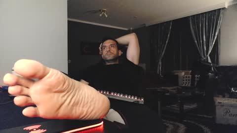 Snapshot of m4st3r_0f_d0m1n4nc3 chatting on December 8, 11:08 pm ready to cum online show from December 8, 11:08 pm