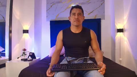 Maax woolf online show from October 27, 11:45 am