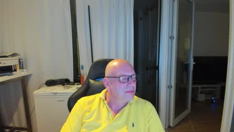 Andy online show from April 16, 9:39 pm