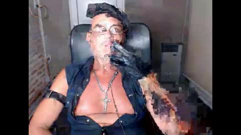 Snapshot of machobuscador chatting on February 4, 3:11 am MACHO BUSCADOR online show from February 4, 3:11 am