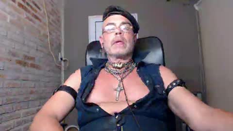 Snapshot of machobuscador chatting on December 20, 1:58 am MACHO BUSCADOR online show from December 20, 1:58 am