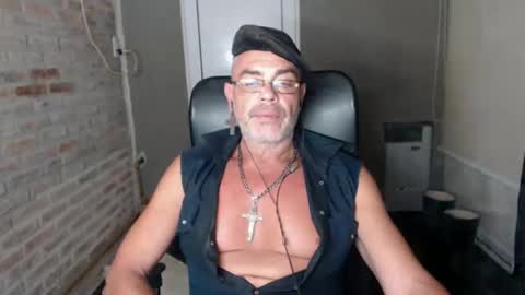 Snapshot of machobuscador chatting on March 2, 1:47 am MACHO BUSCADOR online show from March 2, 1:47 am