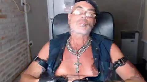 Snapshot of machobuscador chatting on January 17, 3:23 am MACHO BUSCADOR online show from January 17, 3:23 am