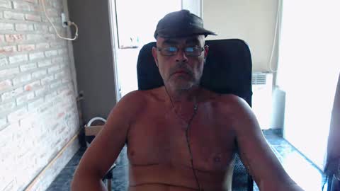 Snapshot of machobuscador chatting on January 23, 4:38 pm MACHO BUSCADOR online show from January 23, 4:38 pm