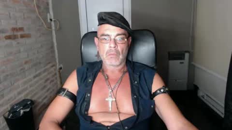 Snapshot of machobuscador chatting on February 27, 2:30 am MACHO BUSCADOR online show from February 27, 2:30 am