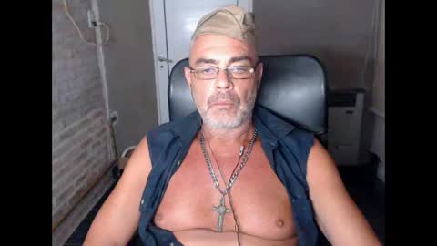 Snapshot of machobuscador chatting on January 20, 4:32 am MACHO BUSCADOR online show from January 20, 4:32 am