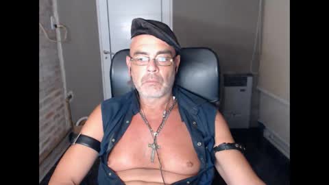 Snapshot of machobuscador chatting on January 24, 2:49 am MACHO BUSCADOR online show from January 24, 2:49 am