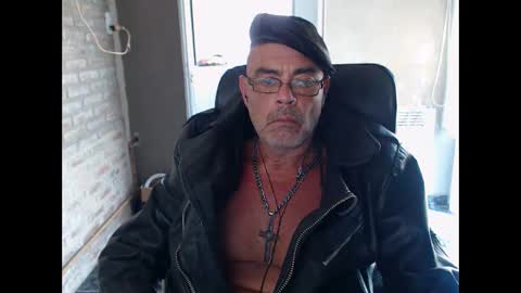 Snapshot of machobuscador chatting on January 21, 6:33 pm MACHO BUSCADOR online show from January 21, 6:33 pm