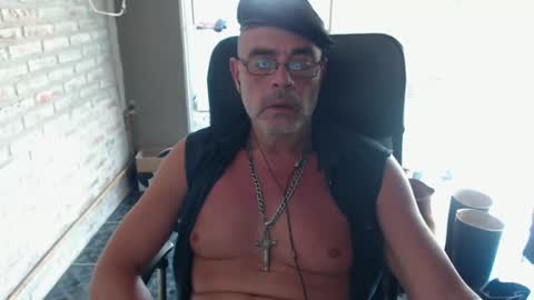 Snapshot of machobuscador chatting on February 19, 6:10 pm MACHO BUSCADOR online show from February 19, 6:10 pm