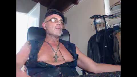Snapshot of machobuscador chatting on January 28, 5:14 pm MACHO BUSCADOR online show from January 28, 5:14 pm