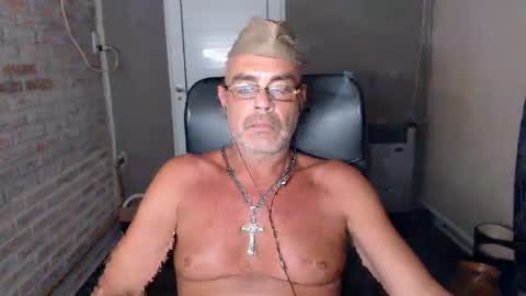 Snapshot of machobuscador chatting on February 8, 4:36 am MACHO BUSCADOR online show from February 8, 4:36 am