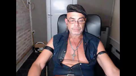 Snapshot of machobuscador chatting on January 28, 3:04 am MACHO BUSCADOR online show from January 28, 3:04 am