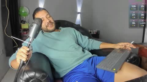 Snapshot of machohandsome chatting on January 22, 10:40 am Javier papichulo master how do you want online show from January 22, 10:40 am