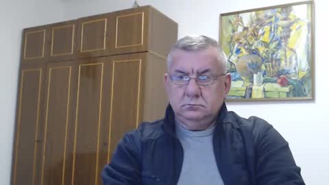 Snapshot of machomale3 chatting on December 9, 9:49 am Macho online show from December 9, 9:49 am