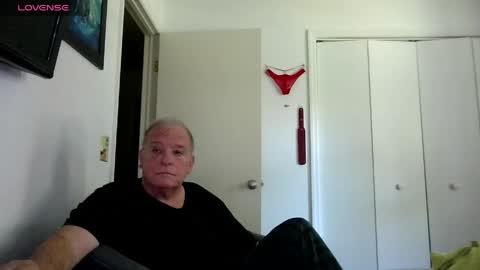 mackdocc001 online show from April 10, 5:20 pm