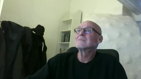 madio1187940 online show from January 6, 2:43 pm