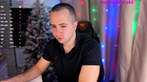 Snapshot of madzuru chatting on December 28, 4:19 am Gregory online show from December 28, 4:19 am