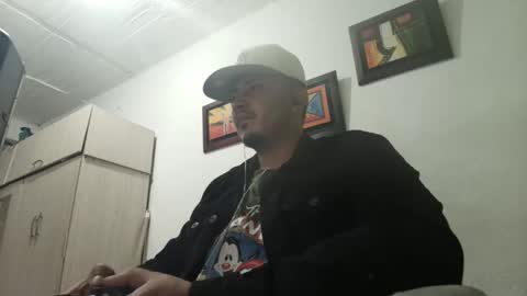 magic_milk23 online show from October 11, 5:44 am