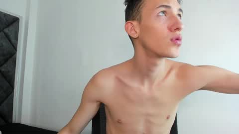 Maison Davis online show from January 15, 10:35 pm