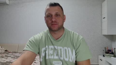 Snapshot of malchyshka chatting on December 16, 8:20 am malchyshka online show from December 16, 8:20 am