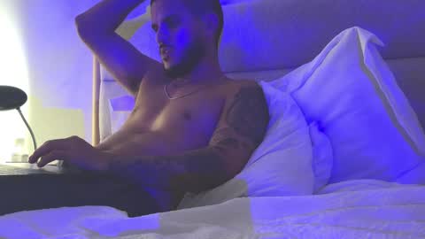 maluma09 online show from October 11, 8:07 am