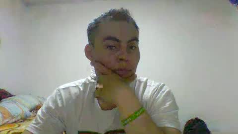 Snapshot of manuel9810 chatting on January 4, 5:05 am manuel9810 online show from January 4, 5:05 am