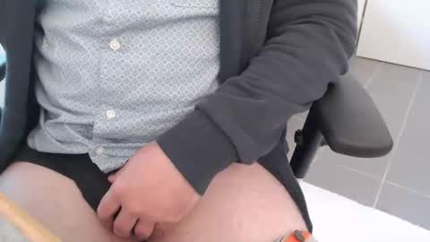 manuherb84 online show from September 15, 2:07 pm