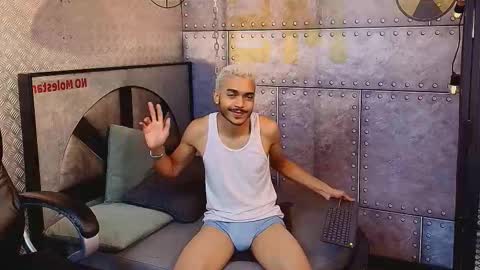 Snapshot of marcusrain_ chatting on October 3, 3:55 am Marcus online show from October 3, 3:55 am