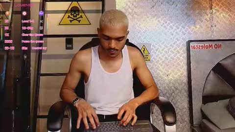 Snapshot of marcusrain_ chatting on October 6, 3:44 am Marcus online show from October 6, 3:44 am