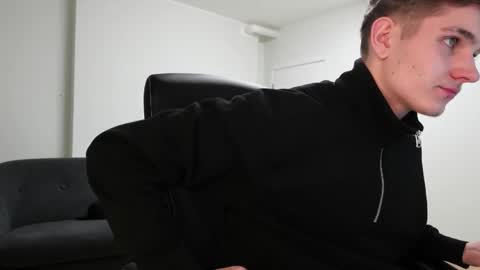 MARK KARSON online show from December 16, 7:26 am