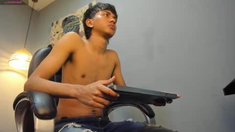 markbowie online show from April 3, 2:03 pm